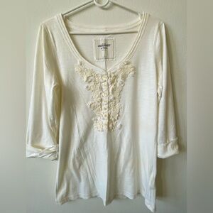 EUC Abercrombie & Fitch Cream Floral Lace-Trim V-Neck Top L